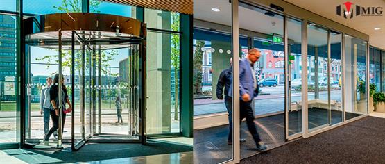 مقایسه درب اتوماتیک گرد و درب کشویی: مزایا و معایب